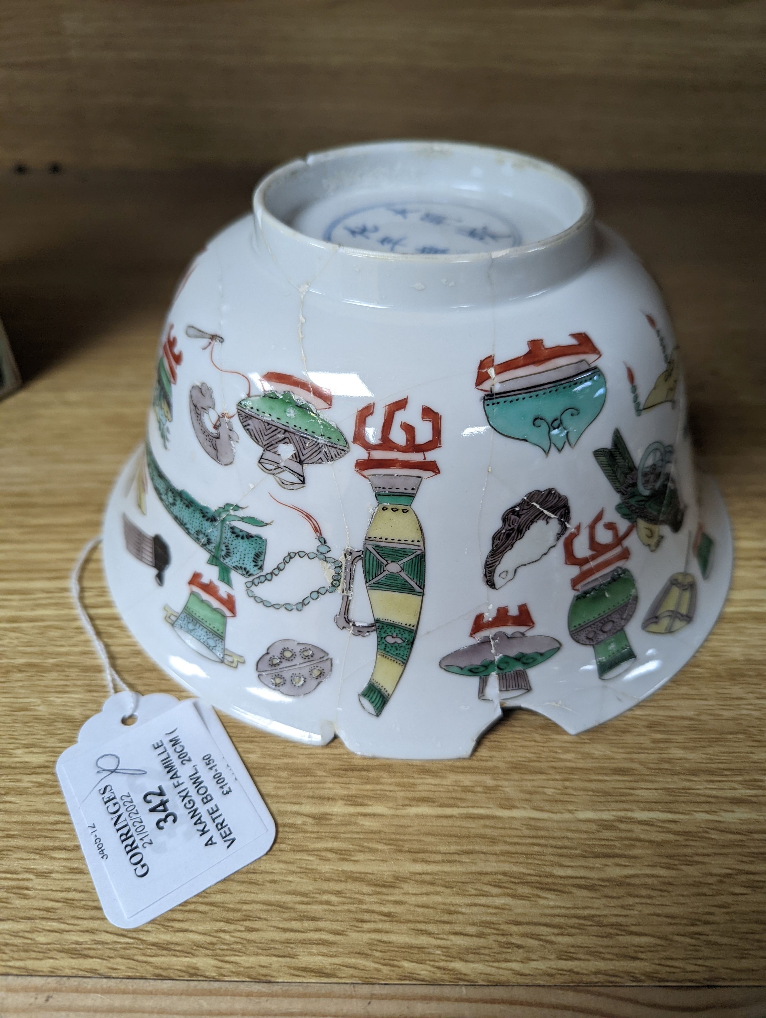 A Kangxi famille verte bowl, 20cm (a.f.) and a Chinese Dowager Empress-pattern pillow with dragons
